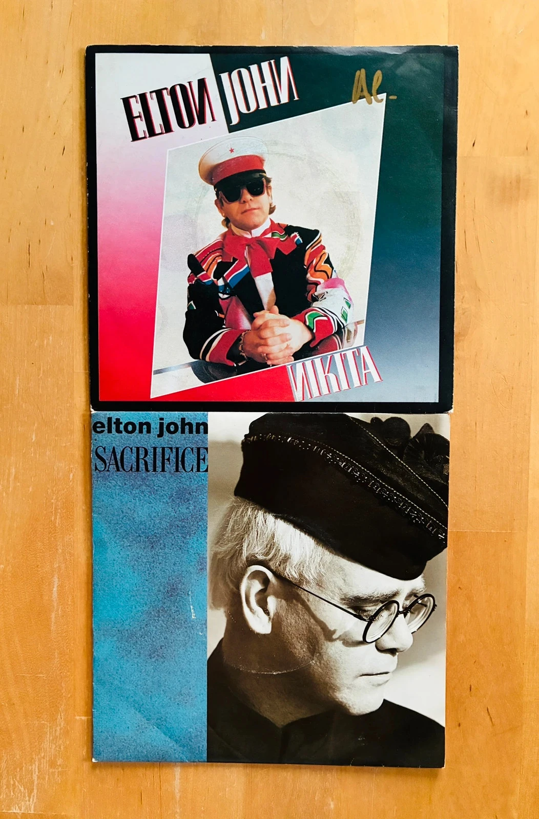 Lot 2 disques vinyles 45T Elton John: Nikita et Sacrifice.